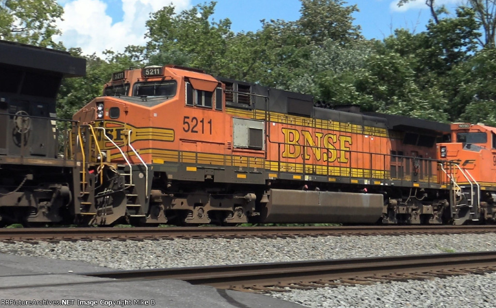 BNSF 5211